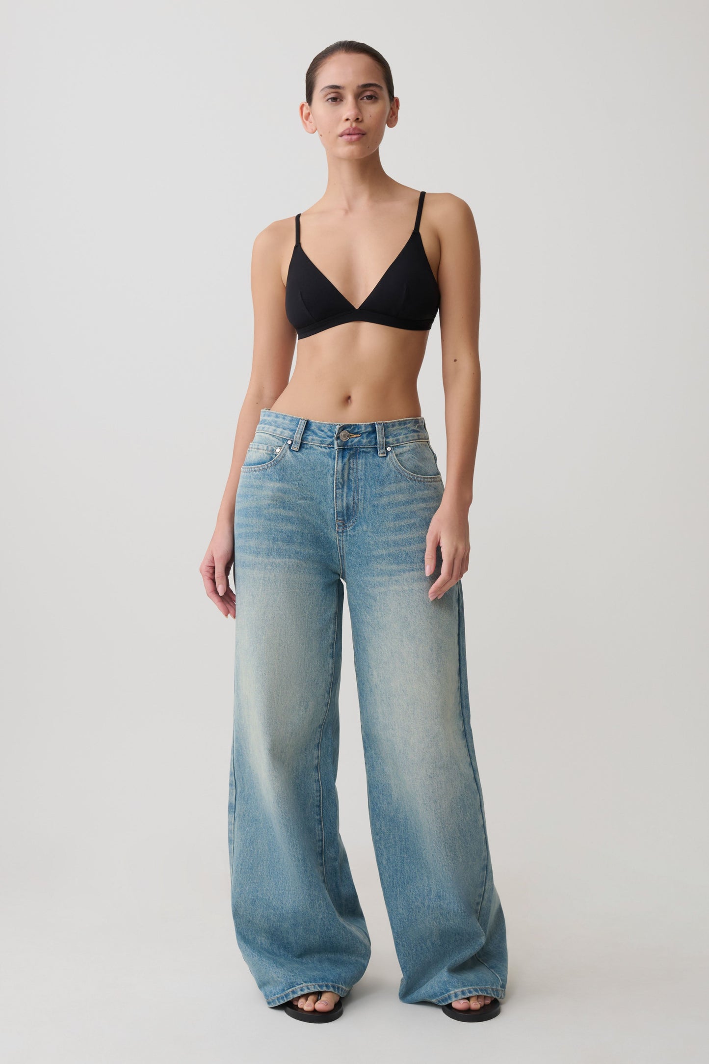Kels Micro Triangle Bralette - Schwarz