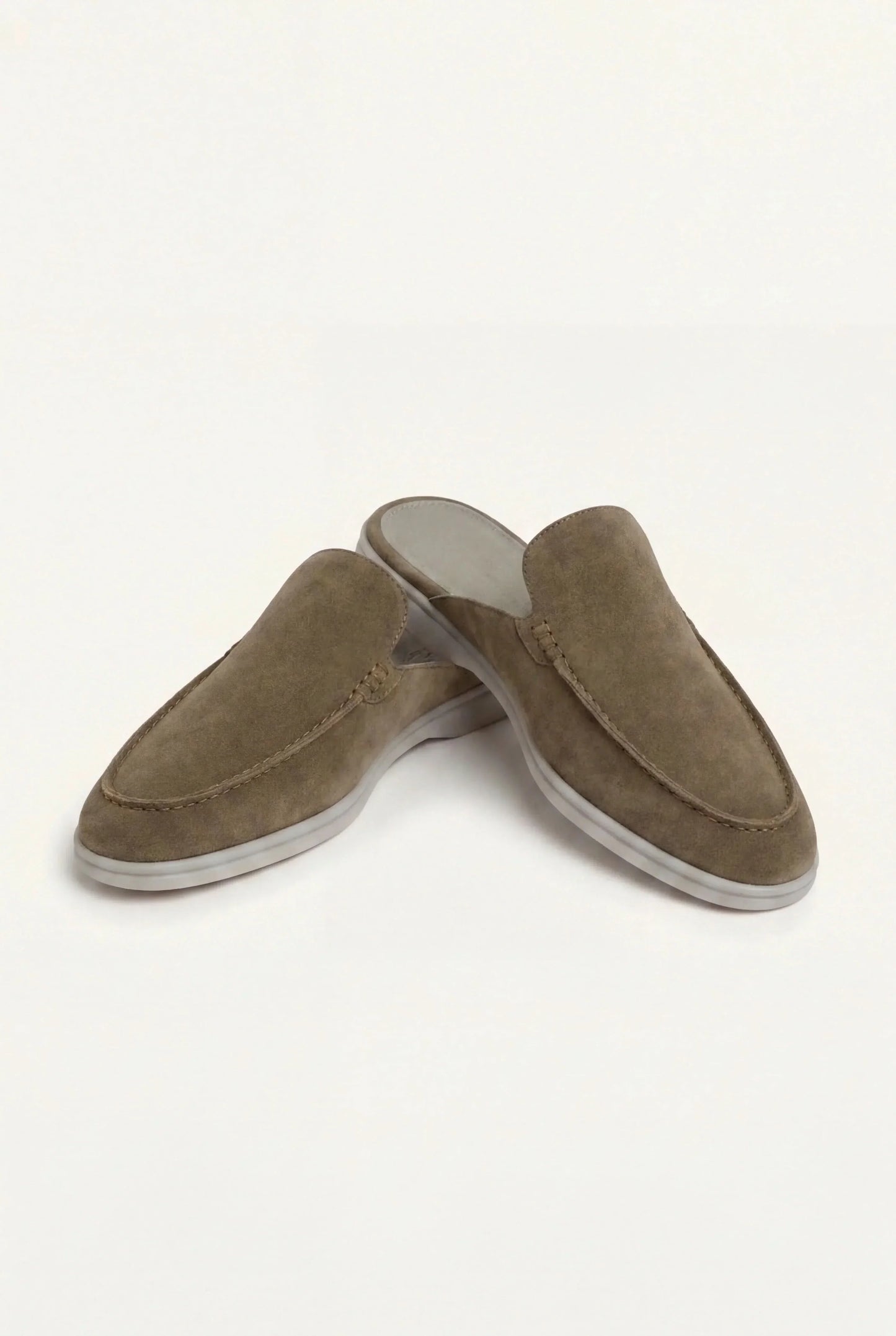 Olivfarbener Wildleder Yacht Mule