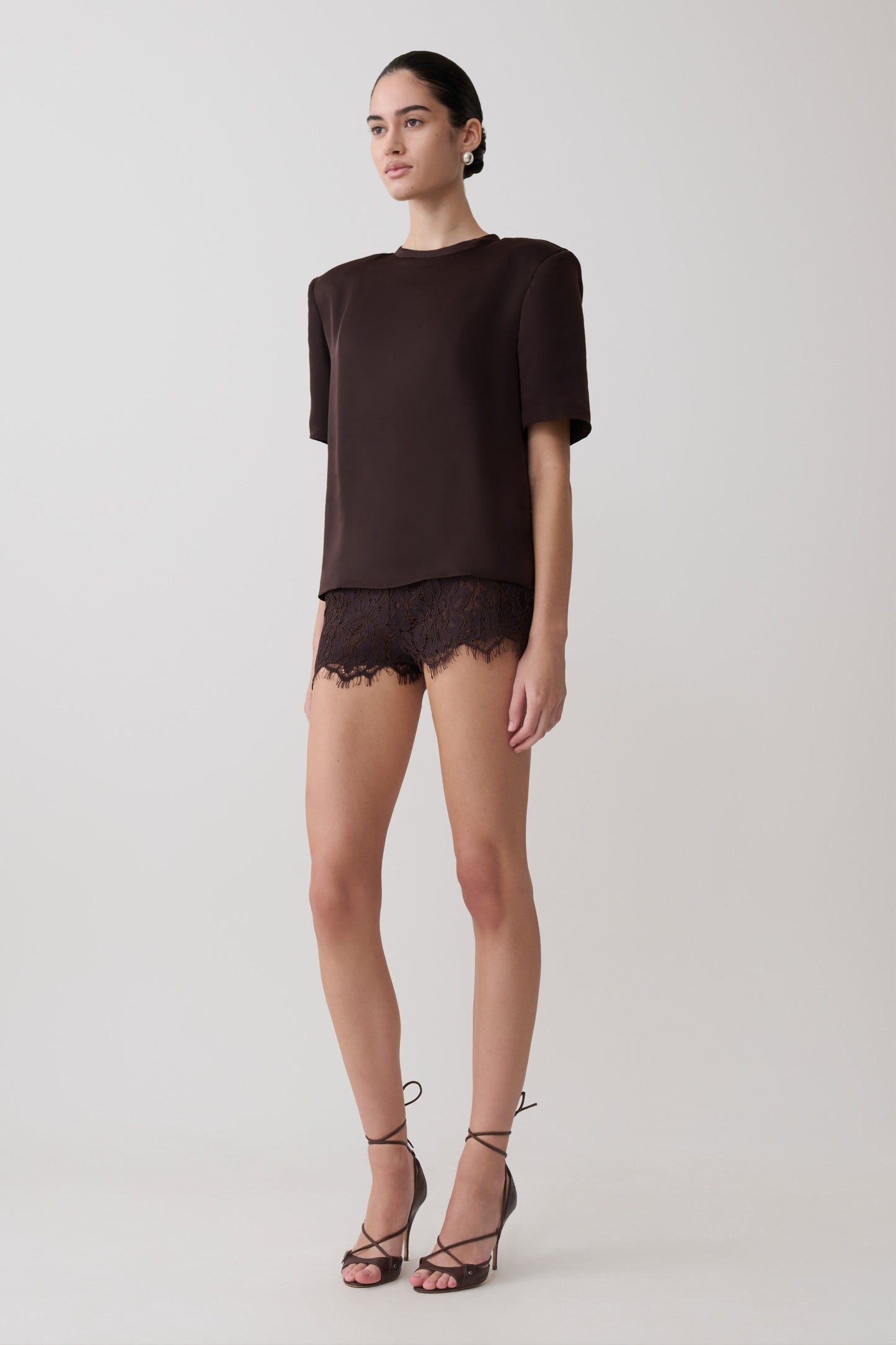 Harlyn Schulterpolster Kurzarm Satin Top - Dunkle Schokolade