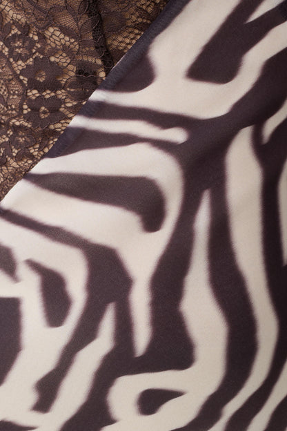 Angeline Spitzen- und Chiffon-Maxikleid - Abstrakter Zebra-Print