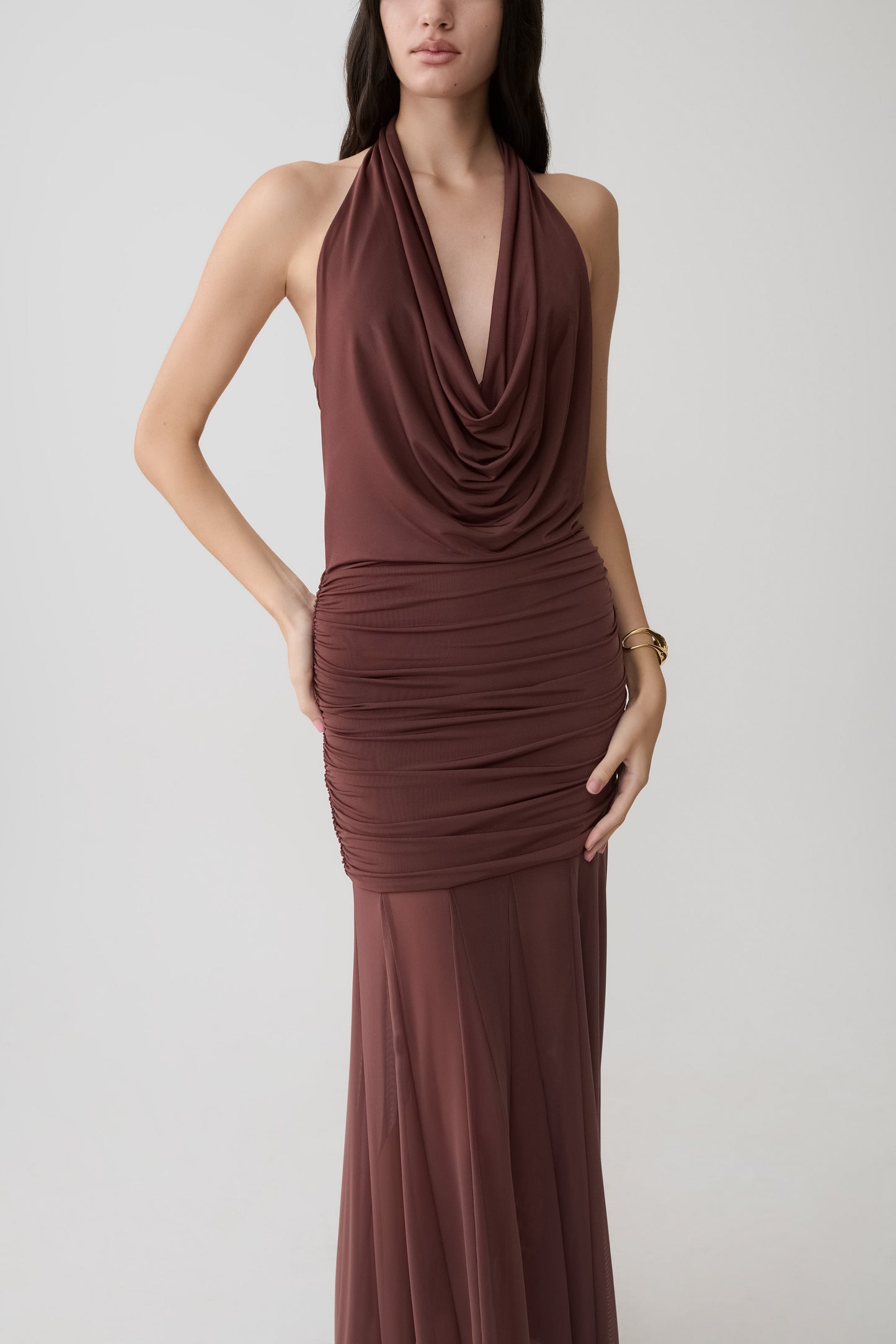 Jorja Draped Halter Slinky Maxikleid - Schokolade