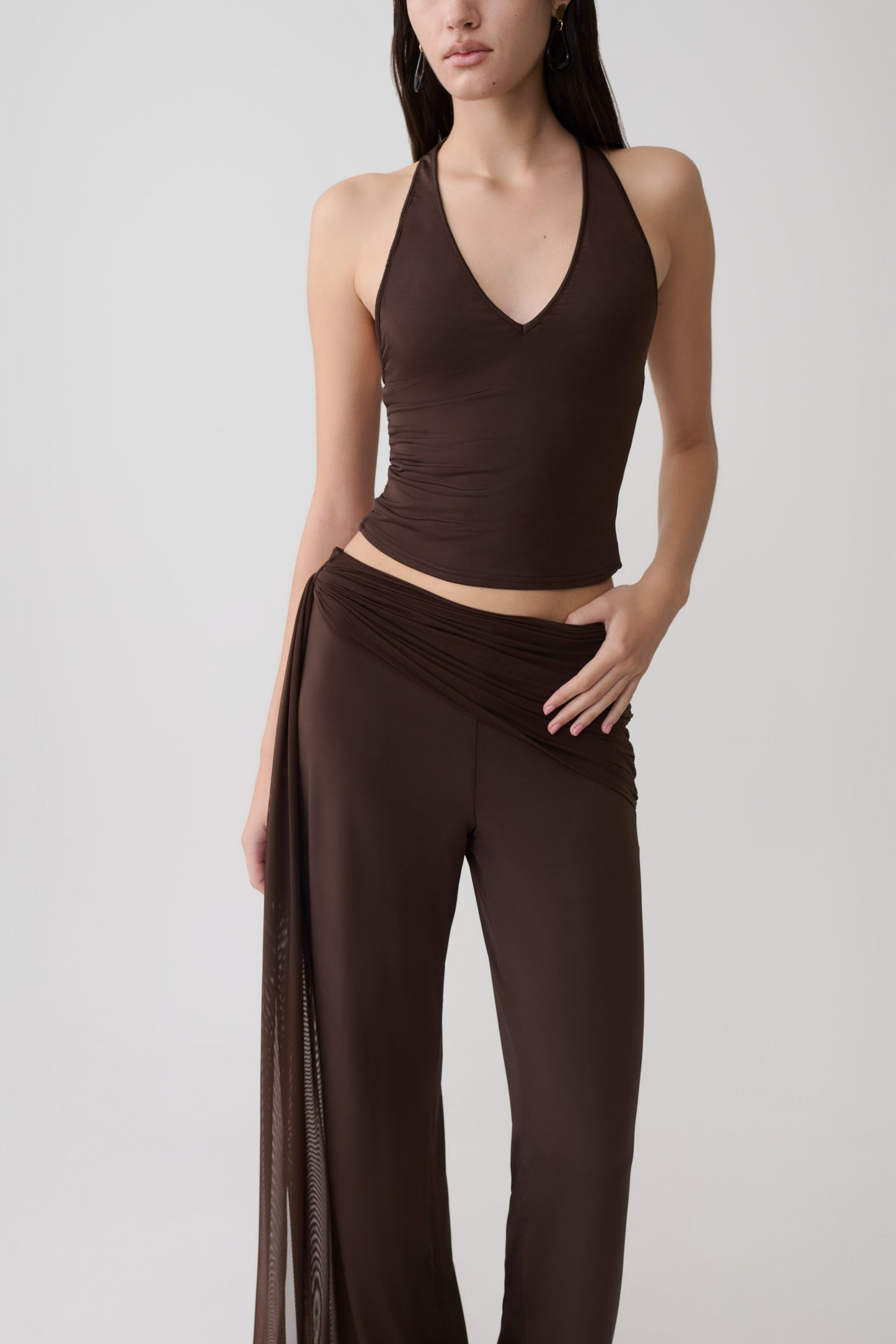 Aspyn Slinky- und Mesh-Top - Schokolade