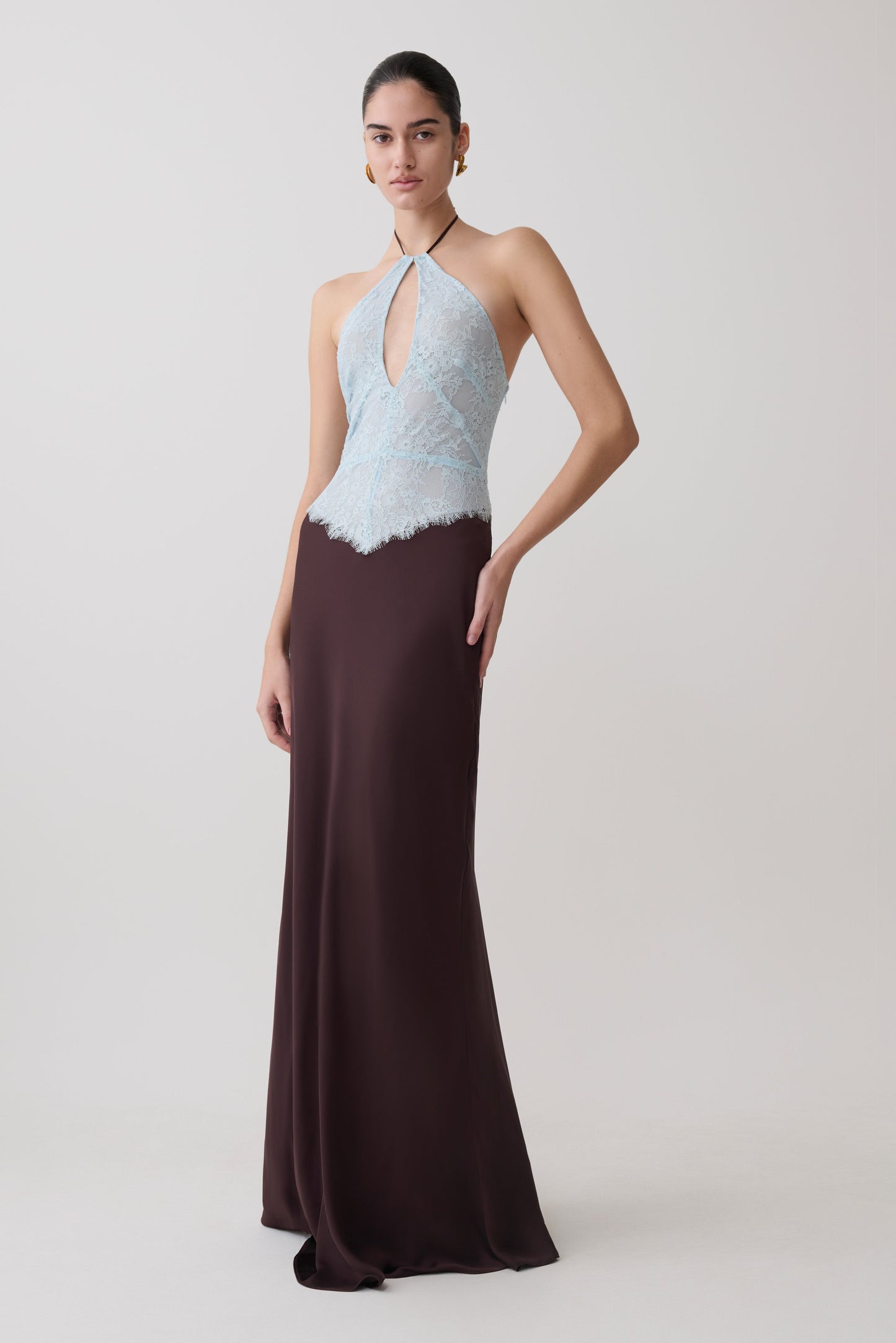 Sascha Spitzen- und Satin-Halter-Maxikleid - Eisblau/Schokolade