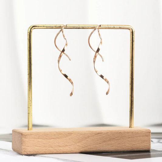 Goldene Spiralohrringe aus Edelstahl