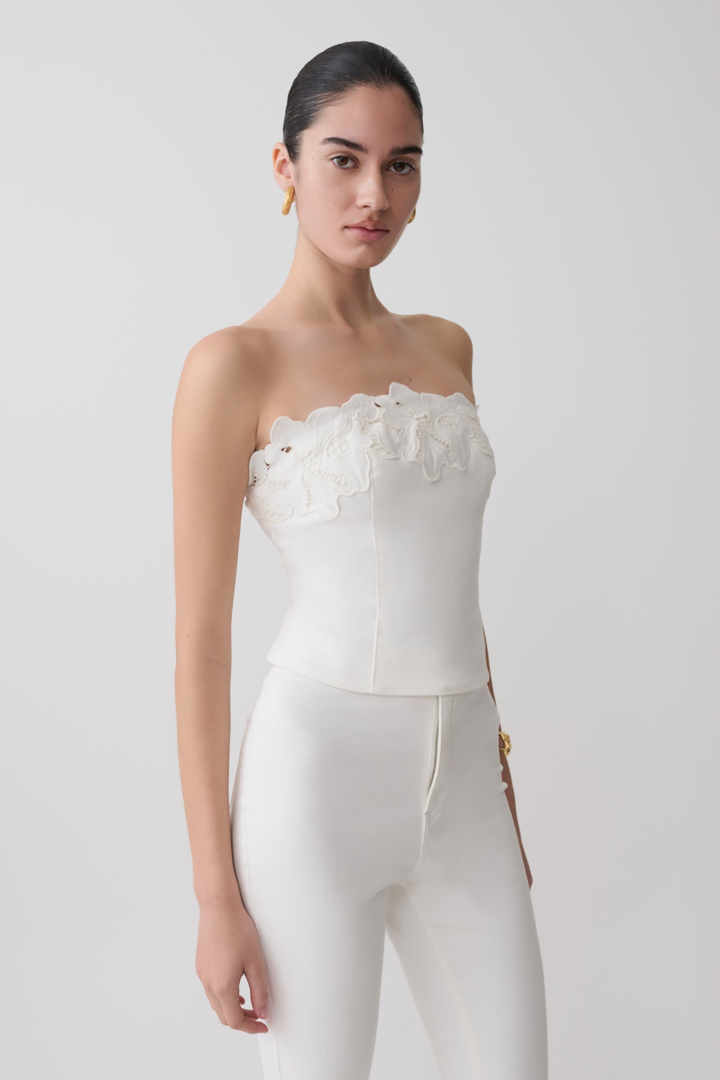 Tillie Blumenstickerei Strapless Denim Top - Weiß