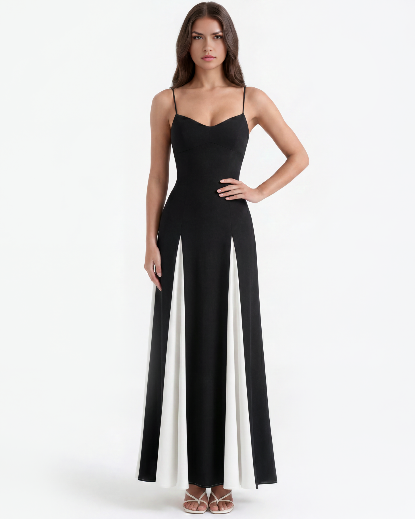 Langes Kleid mit dünnen Trägern und Kontrastpaneelen
