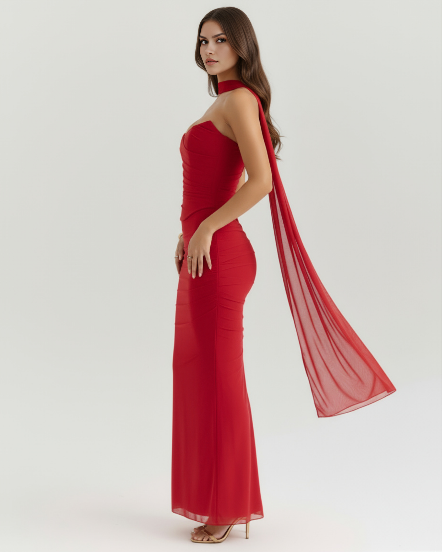 Figurbetontes langes Kleid mit Choker