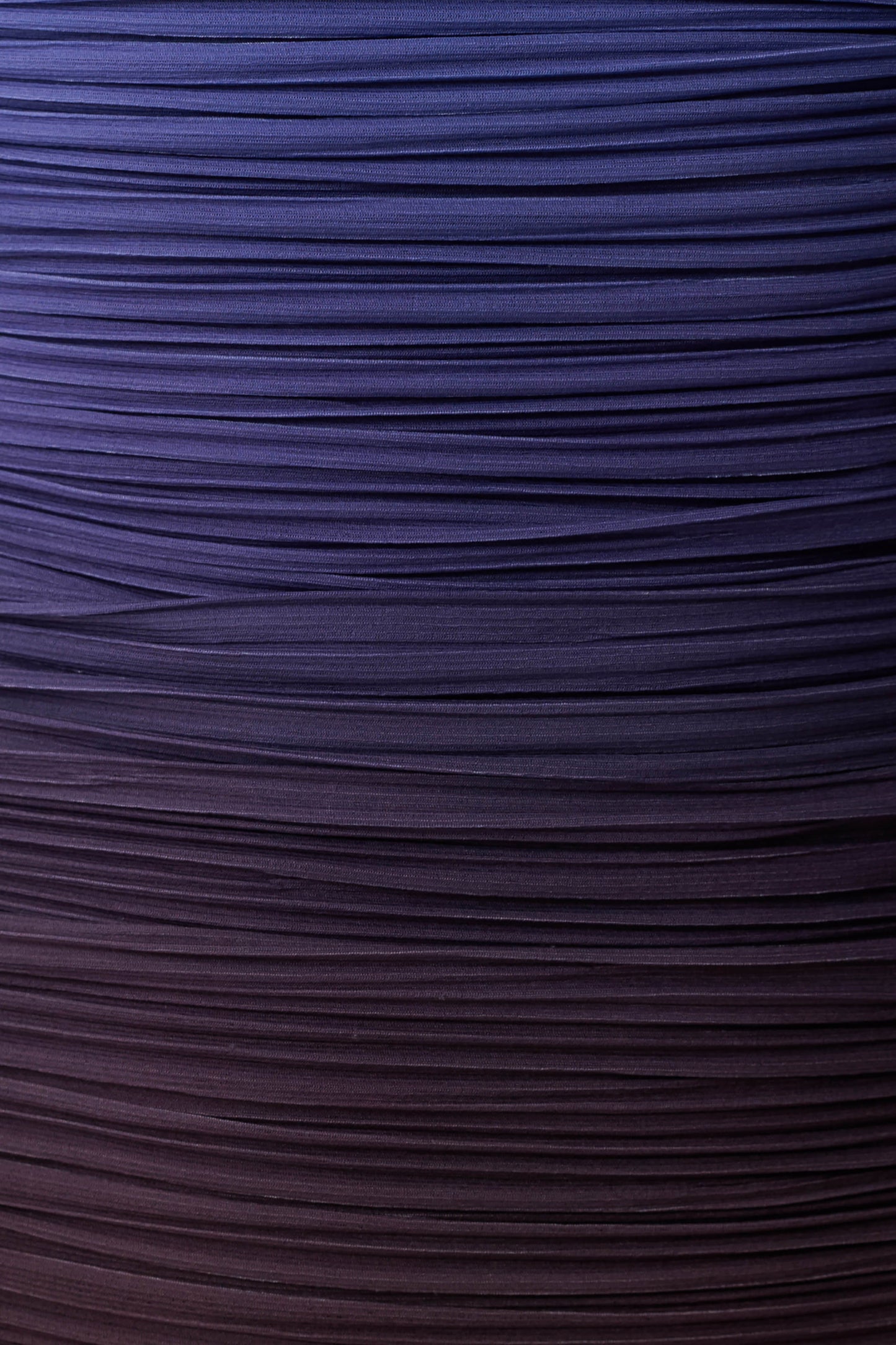 Azizi Plissiertes Halter Midi-Kleid - Schokoladen- und Blauschimmerdruck
