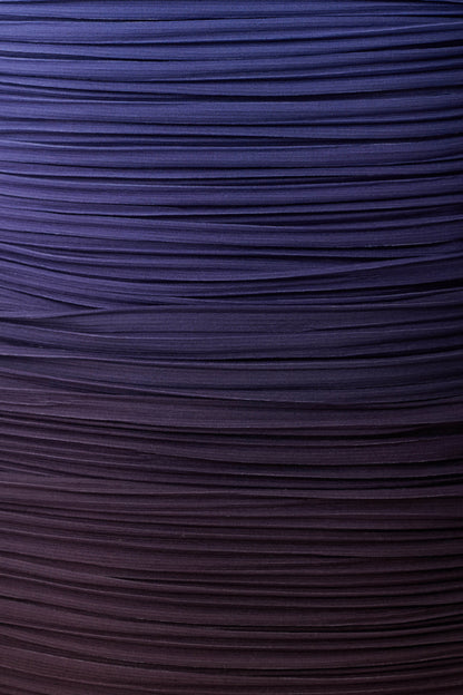 Azizi Plissiertes Halter Midi-Kleid - Schokoladen- und Blauschimmerdruck
