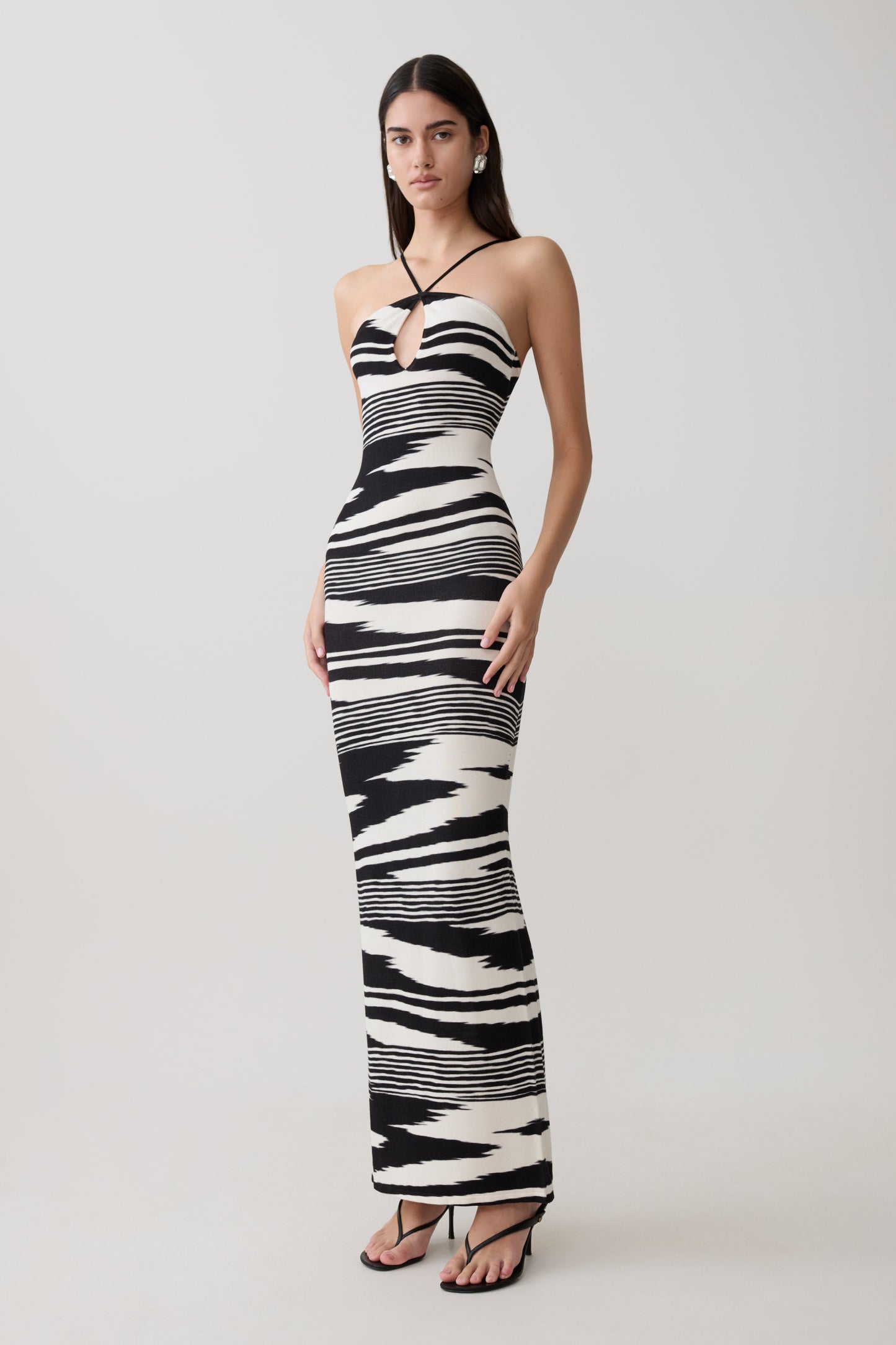 Ashtin Cross Front Strick Maxi-Kleid - Linear Shift Print