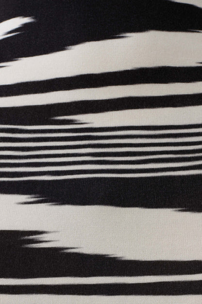 Ashtin Cross Front Strick Maxi-Kleid - Linear Shift Print
