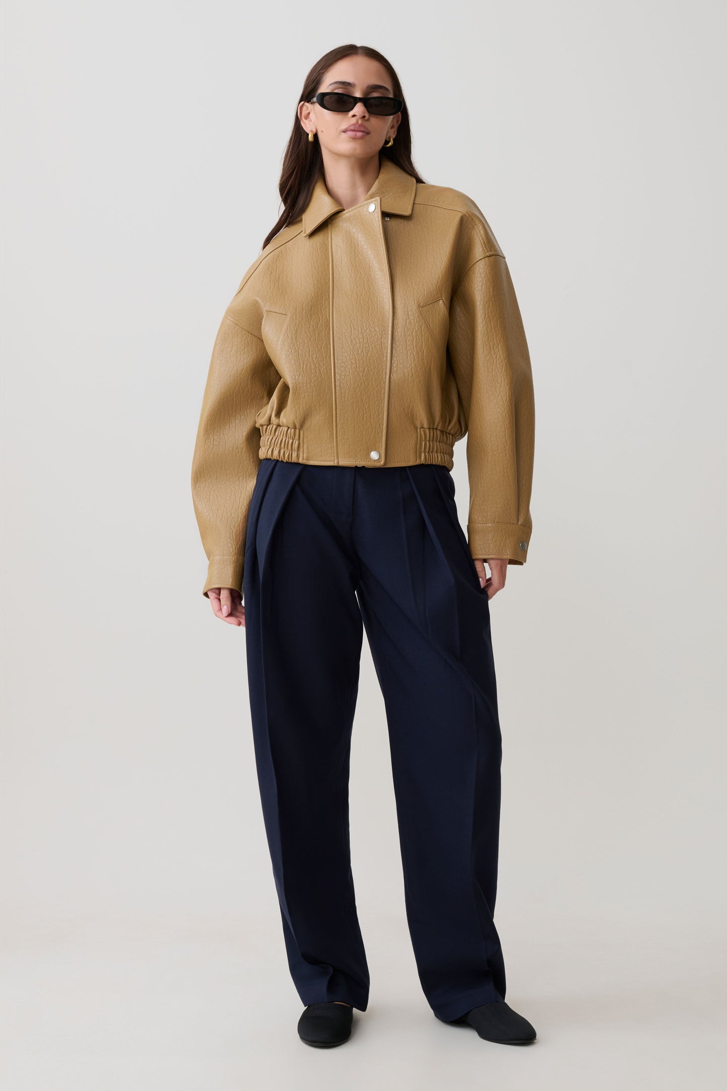 Paige Kunstleder Cropped Jacke - Beige