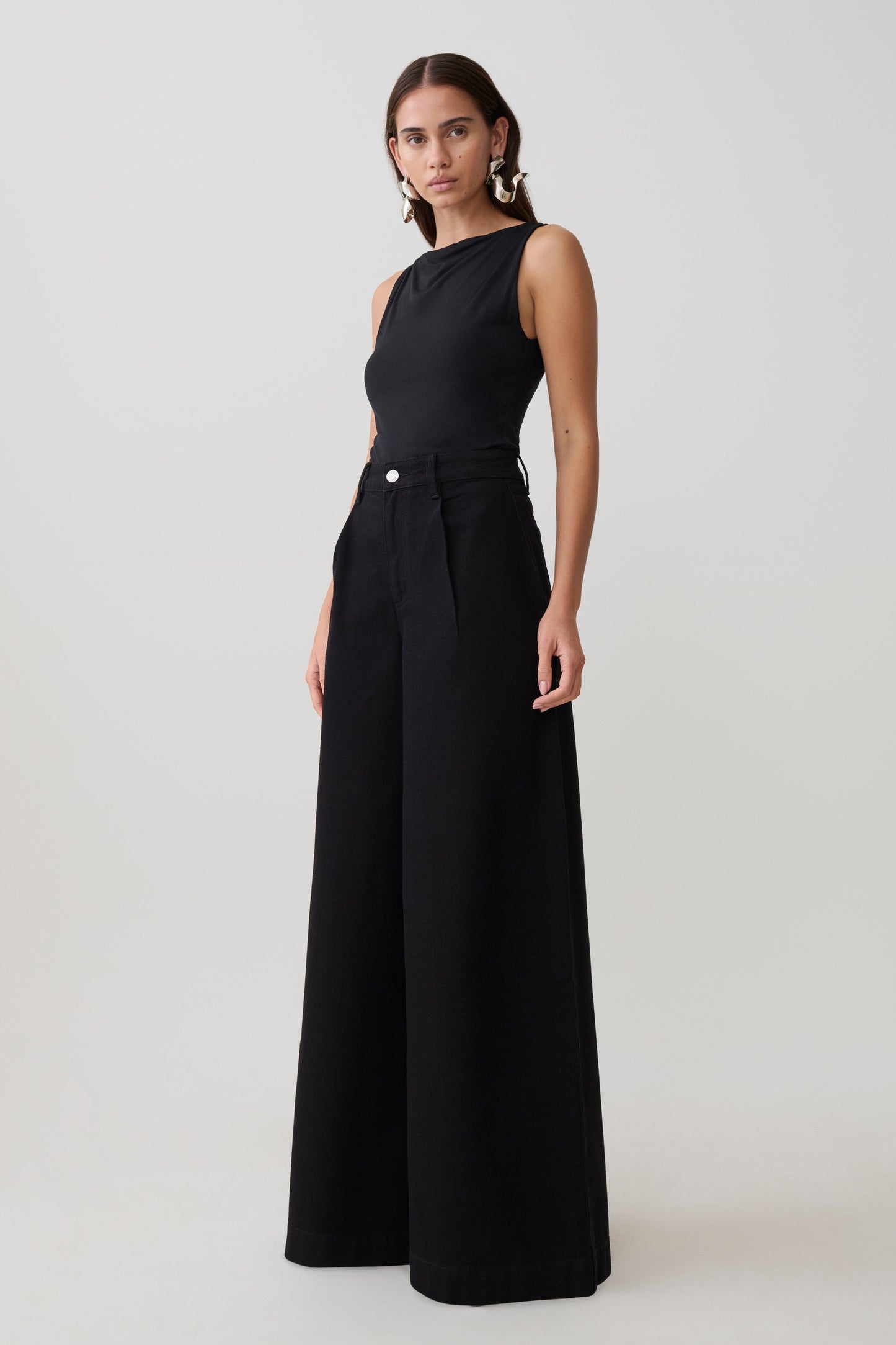 Bobby Oversized Jeans mit vorderer Falte - Schwarz