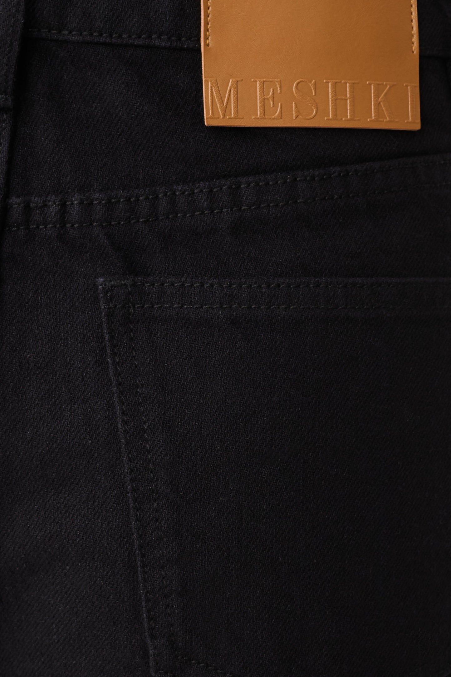 Bobby Oversized Jeans mit vorderer Falte - Schwarz