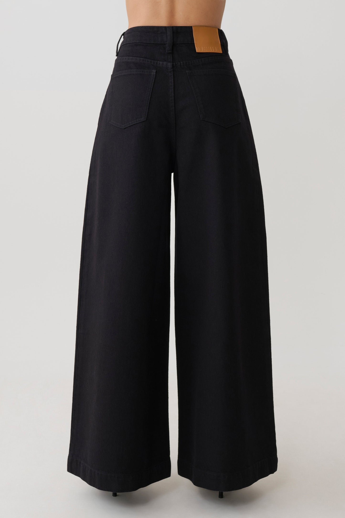 Bobby Oversized Jeans mit vorderer Falte - Schwarz