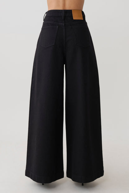 Bobby Oversized Jeans mit vorderer Falte - Schwarz