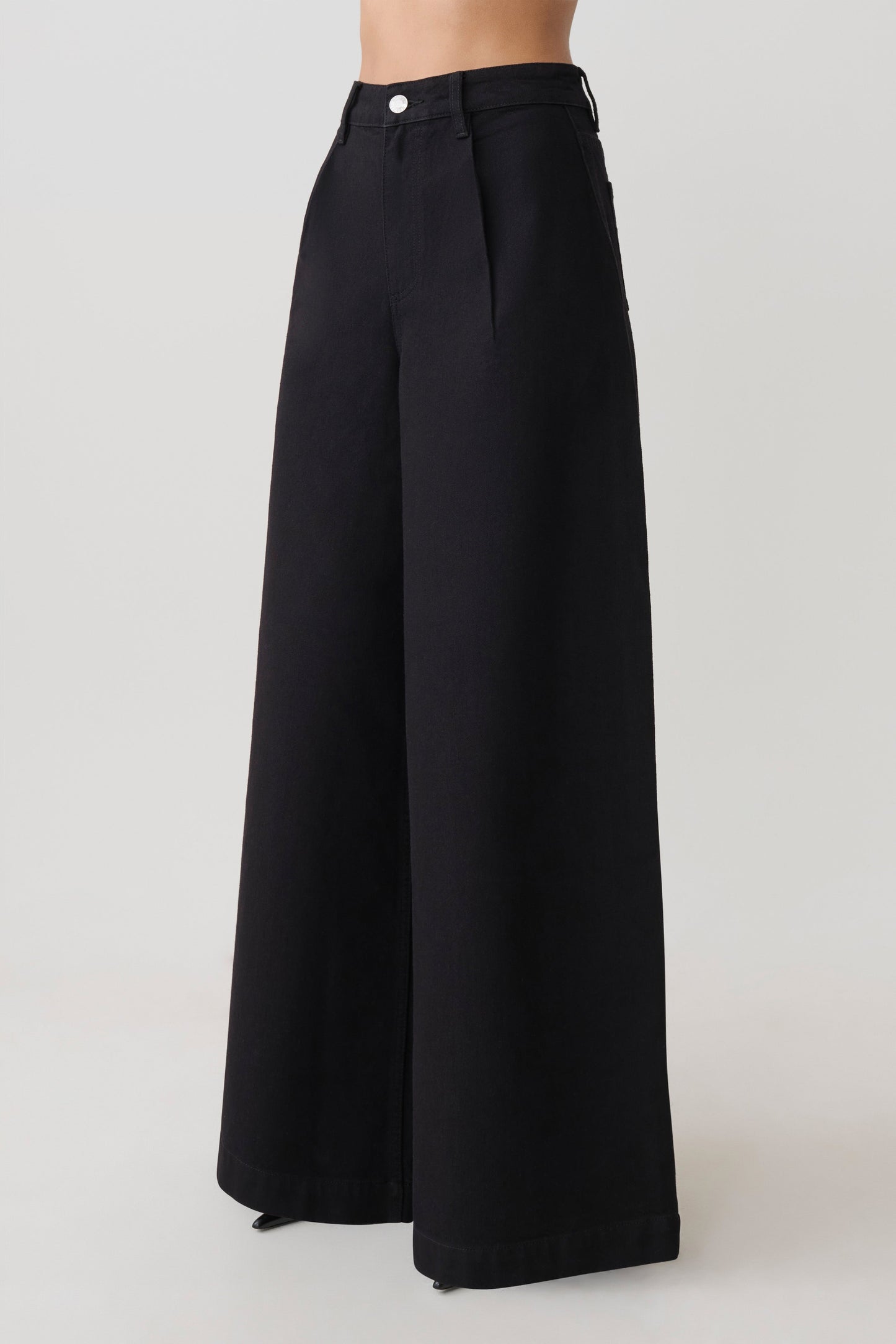 Bobby Oversized Jeans mit vorderer Falte - Schwarz