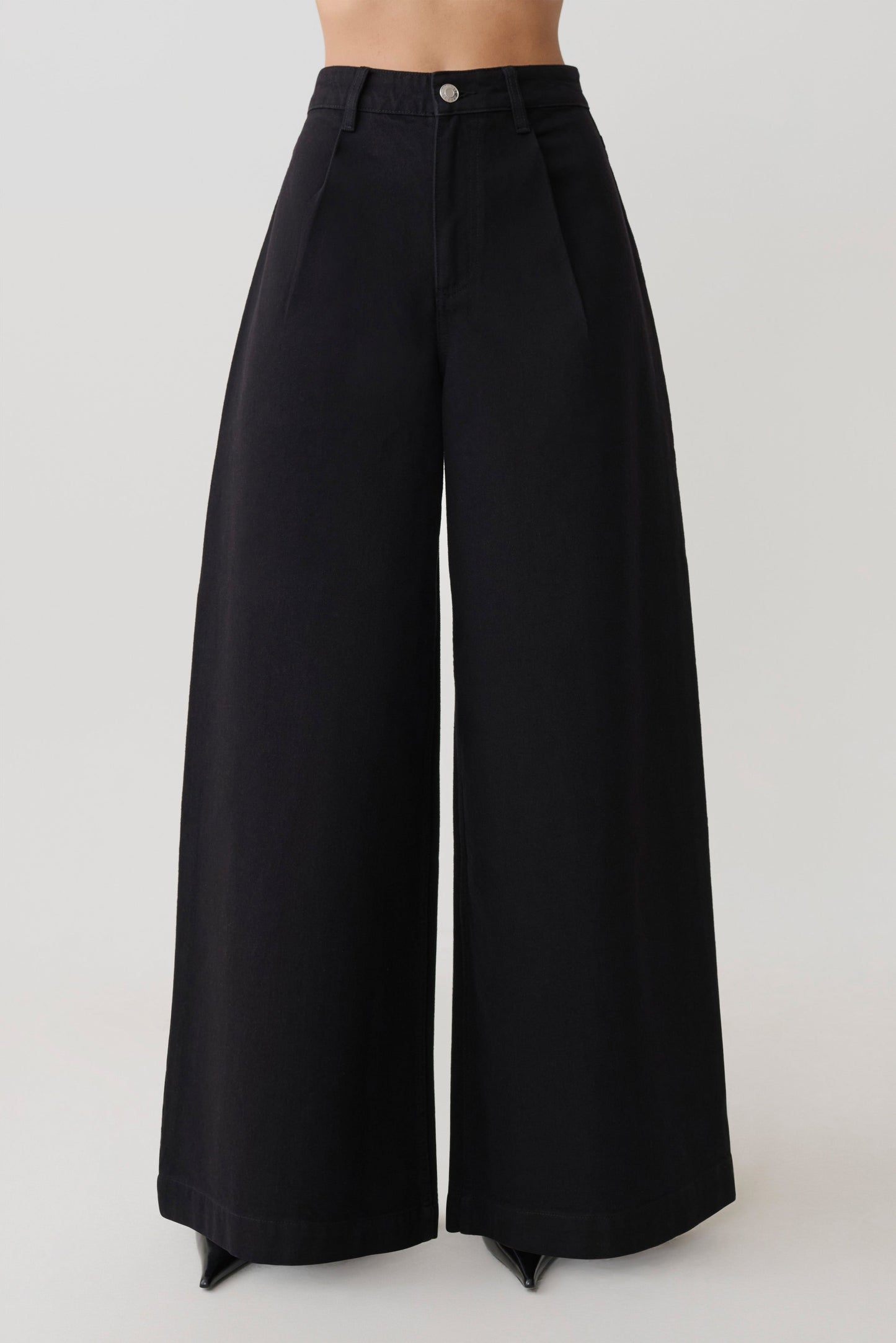Bobby Oversized Jeans mit vorderer Falte - Schwarz