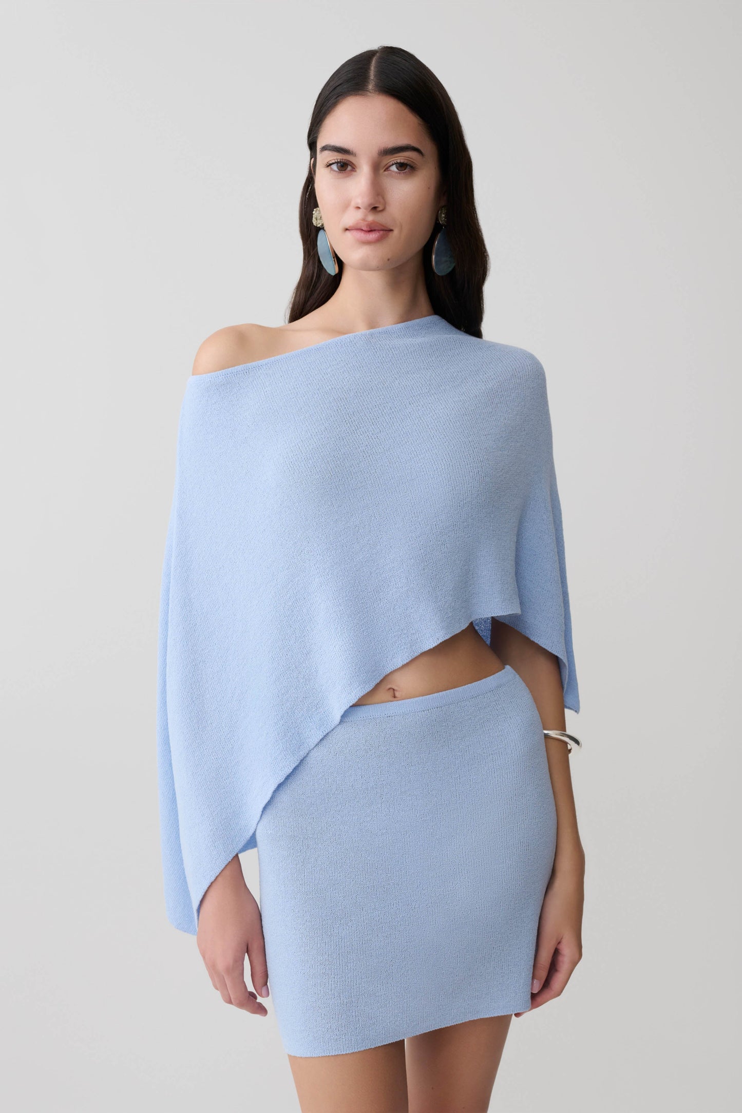 Loura One Shoulder Strick-Cape-Top - Kornblumenblau