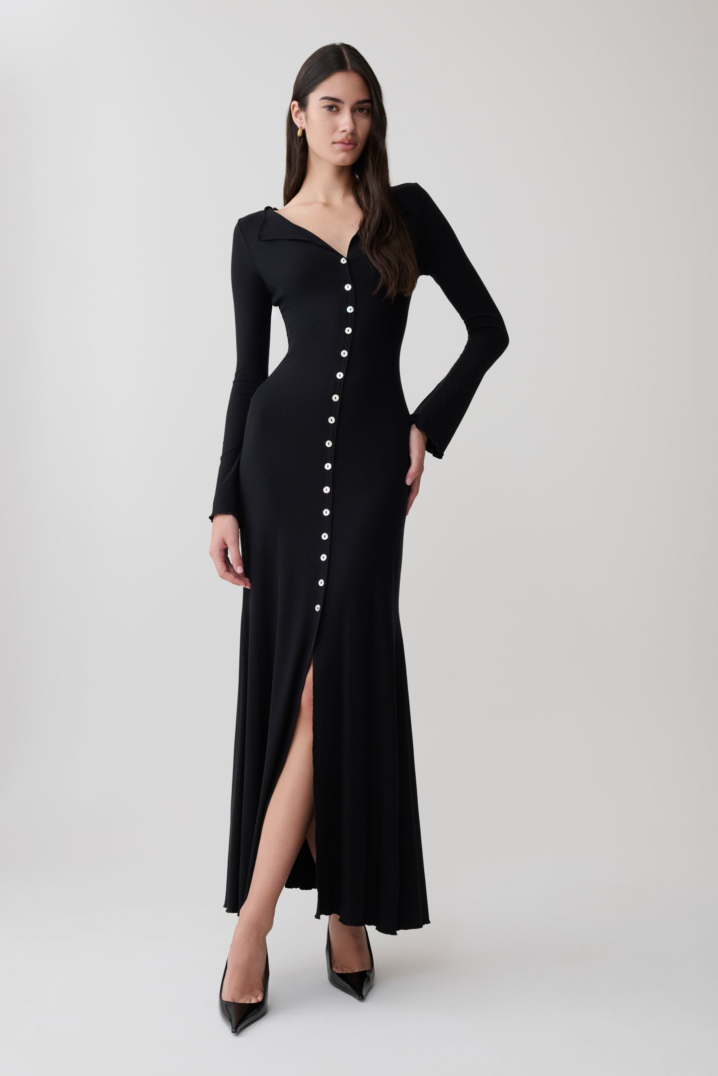 Tanya Knopf-Longsleeve-Maxi-Kleid - Schwarz