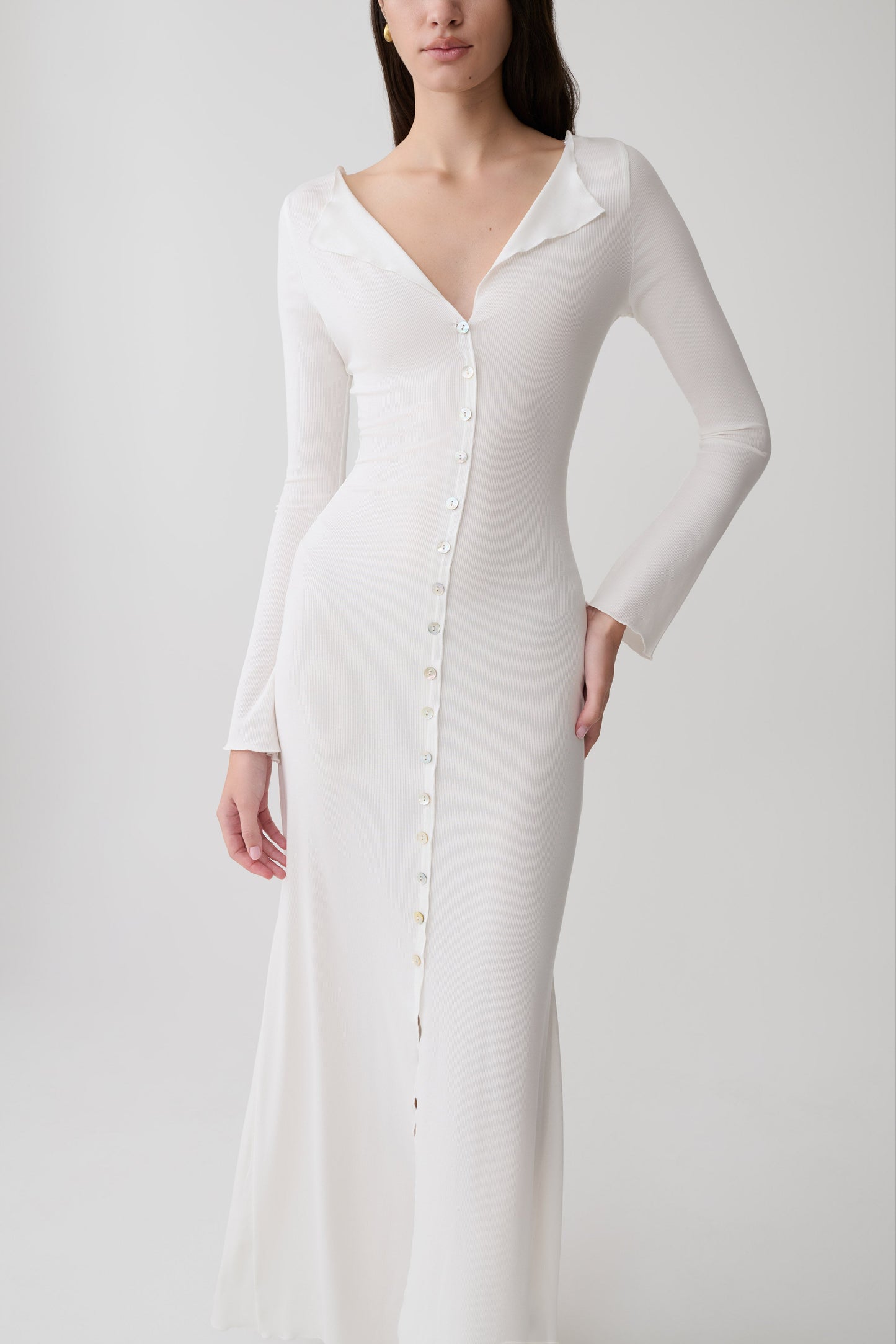 Tanya Knopf-Longsleeve-Maxi-Kleid - Weiß