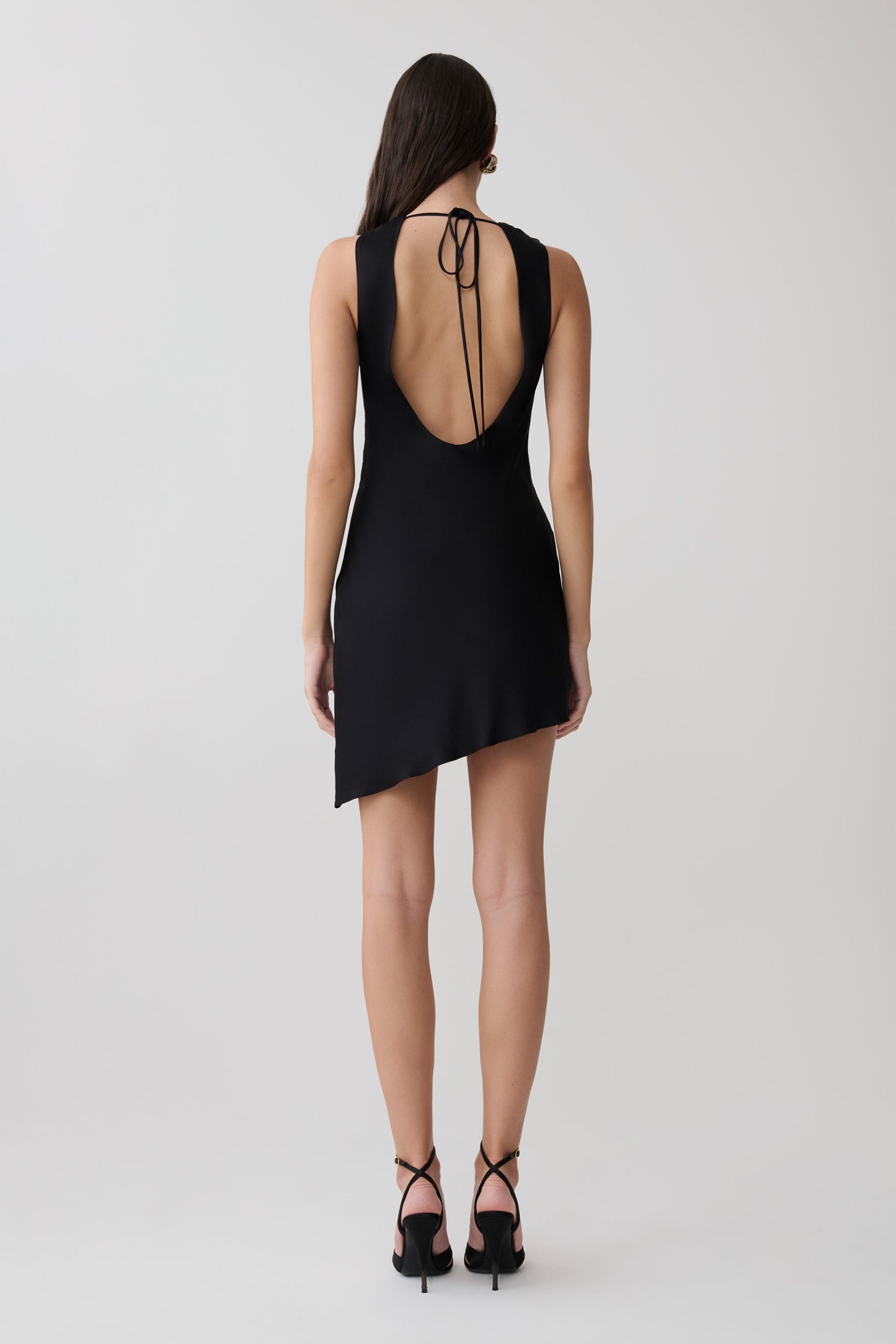 Kaylee Cowl Back Asymmetrisches Mini-Kleid - Schwarz