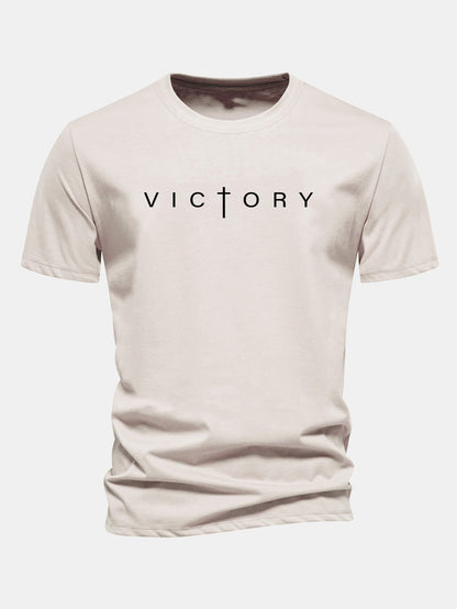 Regulär geschnittenes T-Shirt mit "Victory"-Slogan aus Baumwolle