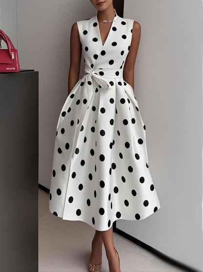 Stilvolles Polka Dot Ärmelloses Midikleid