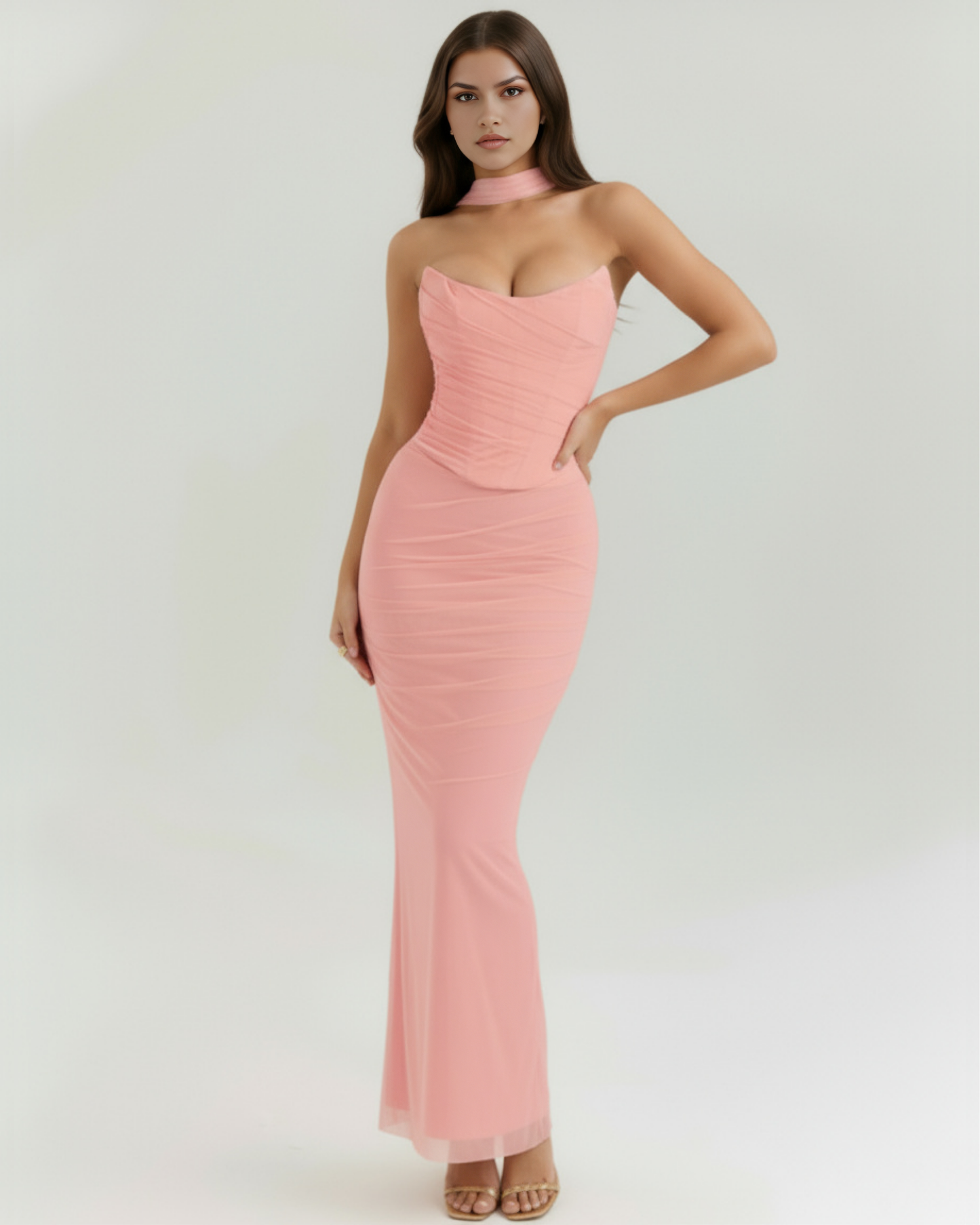 Figurbetontes langes Kleid mit Choker