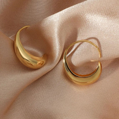 Goldene Drop Hoop Ohrringe