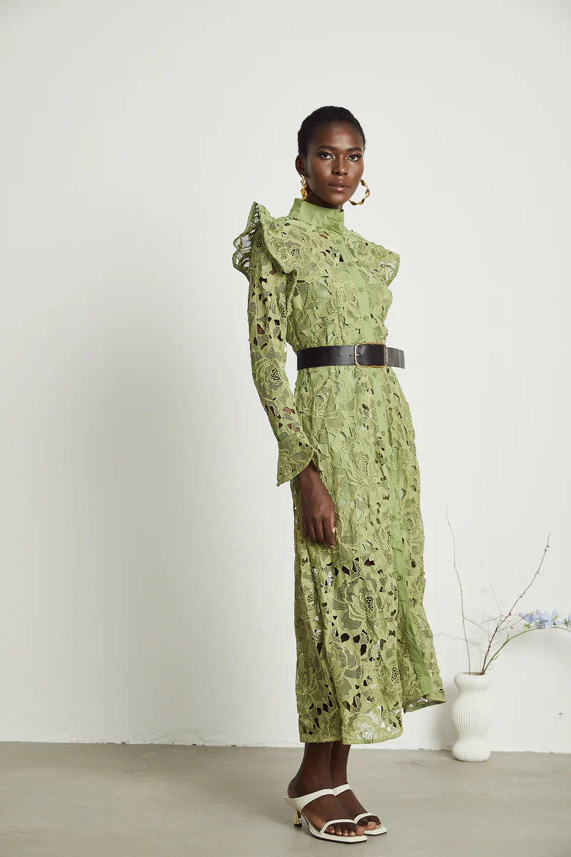 Noémie blumenbesticktes Midi-Kleid in Grün