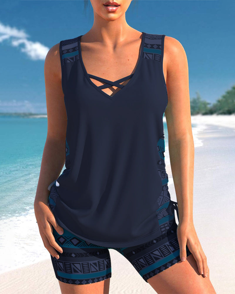 Tankinis mit geometrischem Muster und V-Ausschnitt