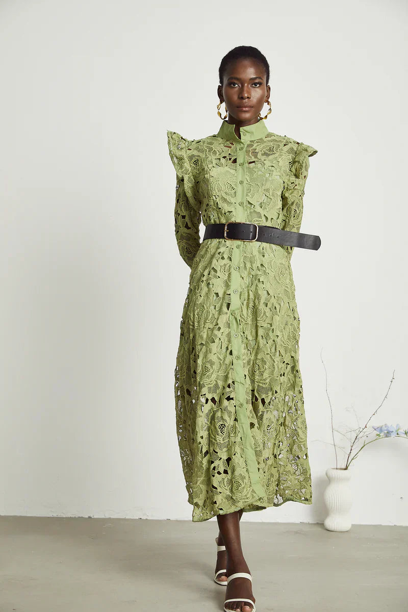 Noémie blumenbesticktes Midi-Kleid in Grün