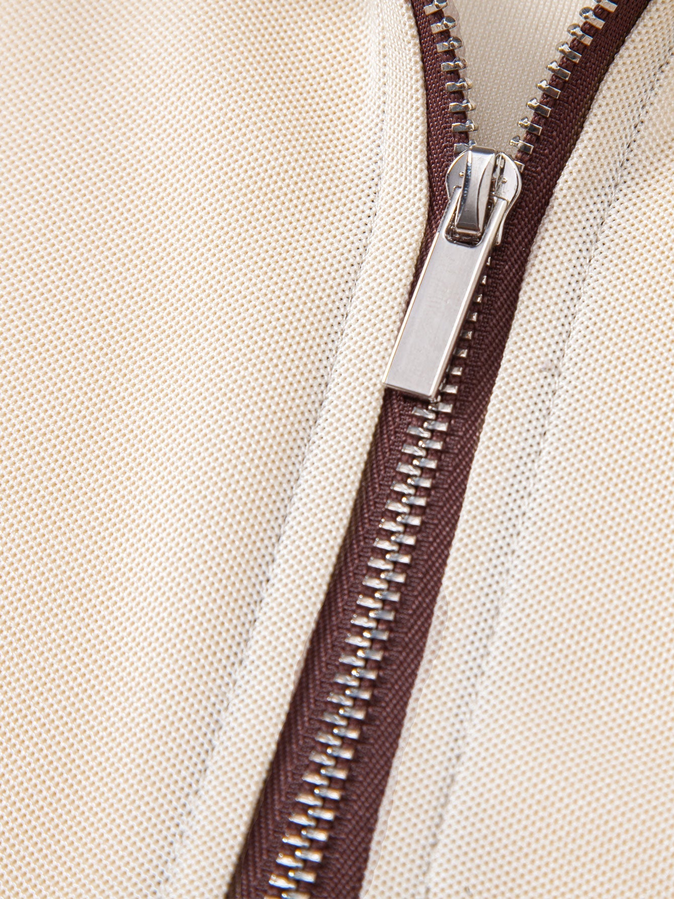 Kontrastbesatz Reißverschluss Polo & Slim Fit Tapered Hose
