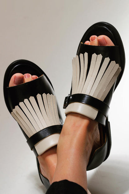 Britta™ - Slip-on-Sandalen mit Fransen