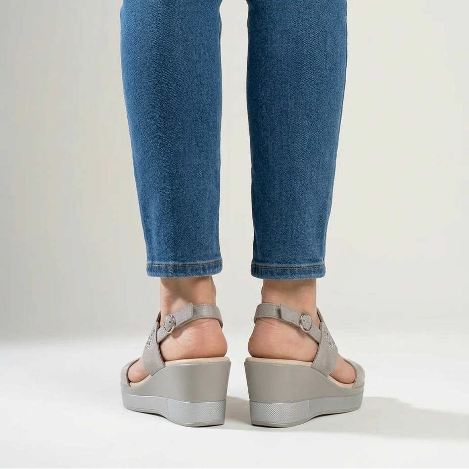 Rachele - Bequeme Sandale für Damen mit Keilabsatz