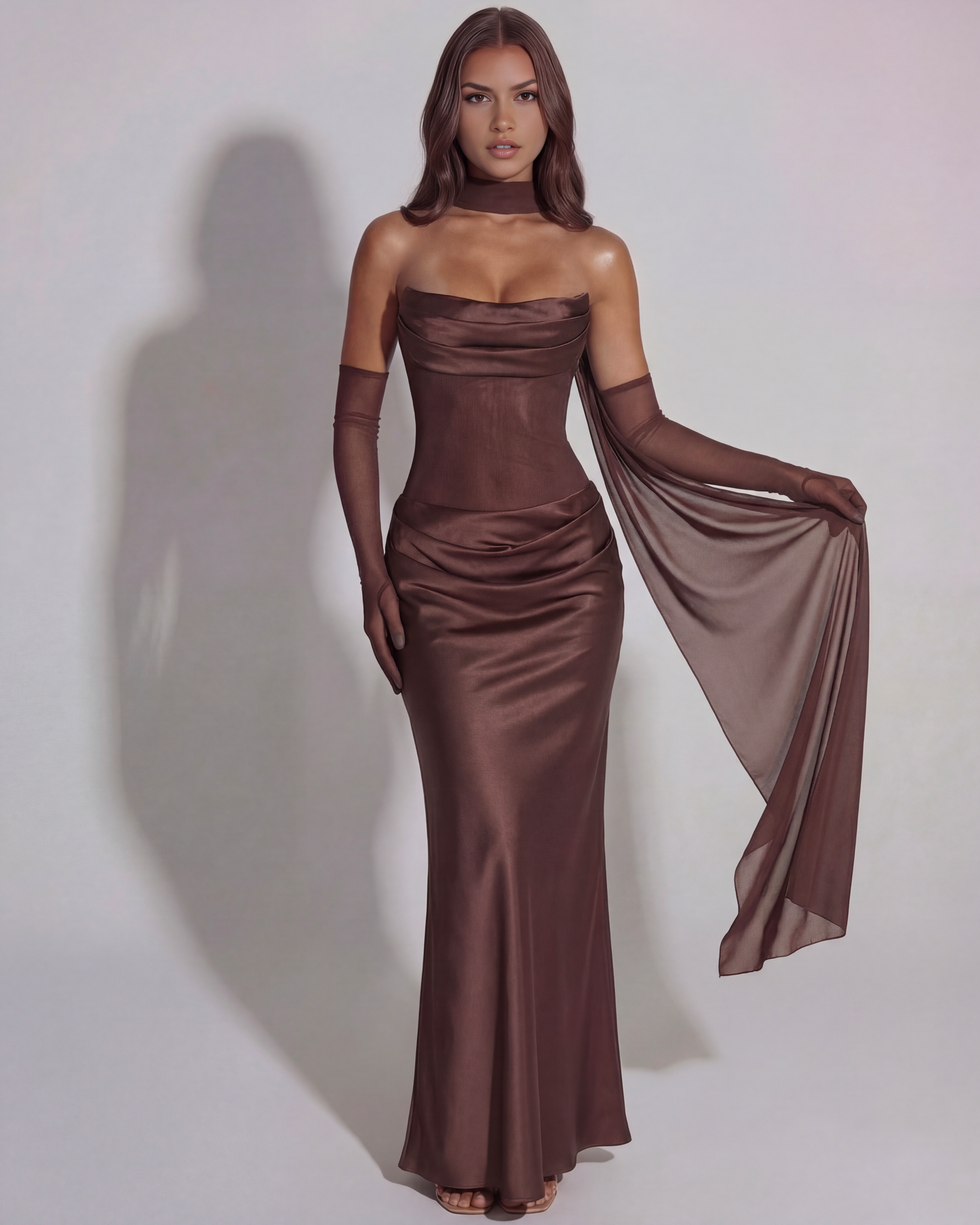Satin langes Kleid mit drapiertem Ausschnitt
