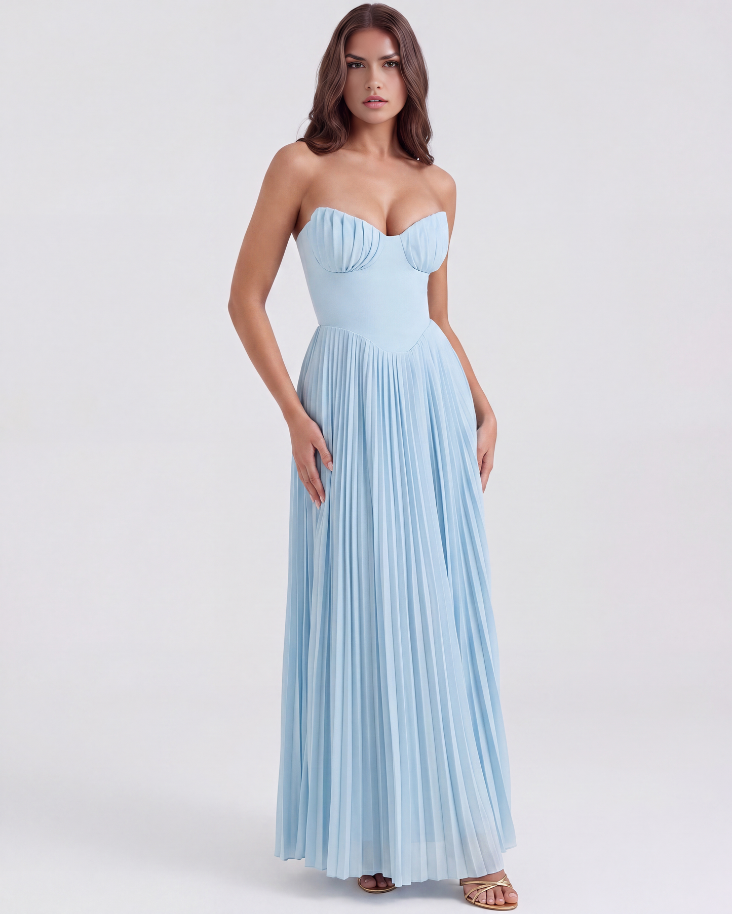 Langes plissiertes Kleid mit trägerlosem Ausschnitt