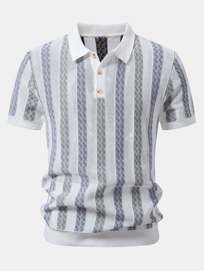 Gestreiftes Texturiertes Strick-Polo & Elastische Chino-Shorts