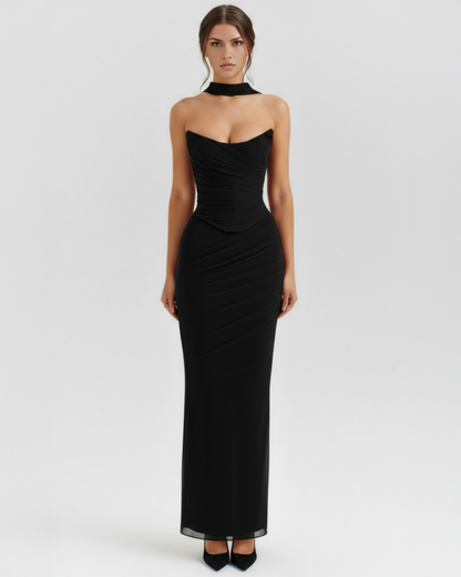 Figurbetontes langes Kleid mit Choker