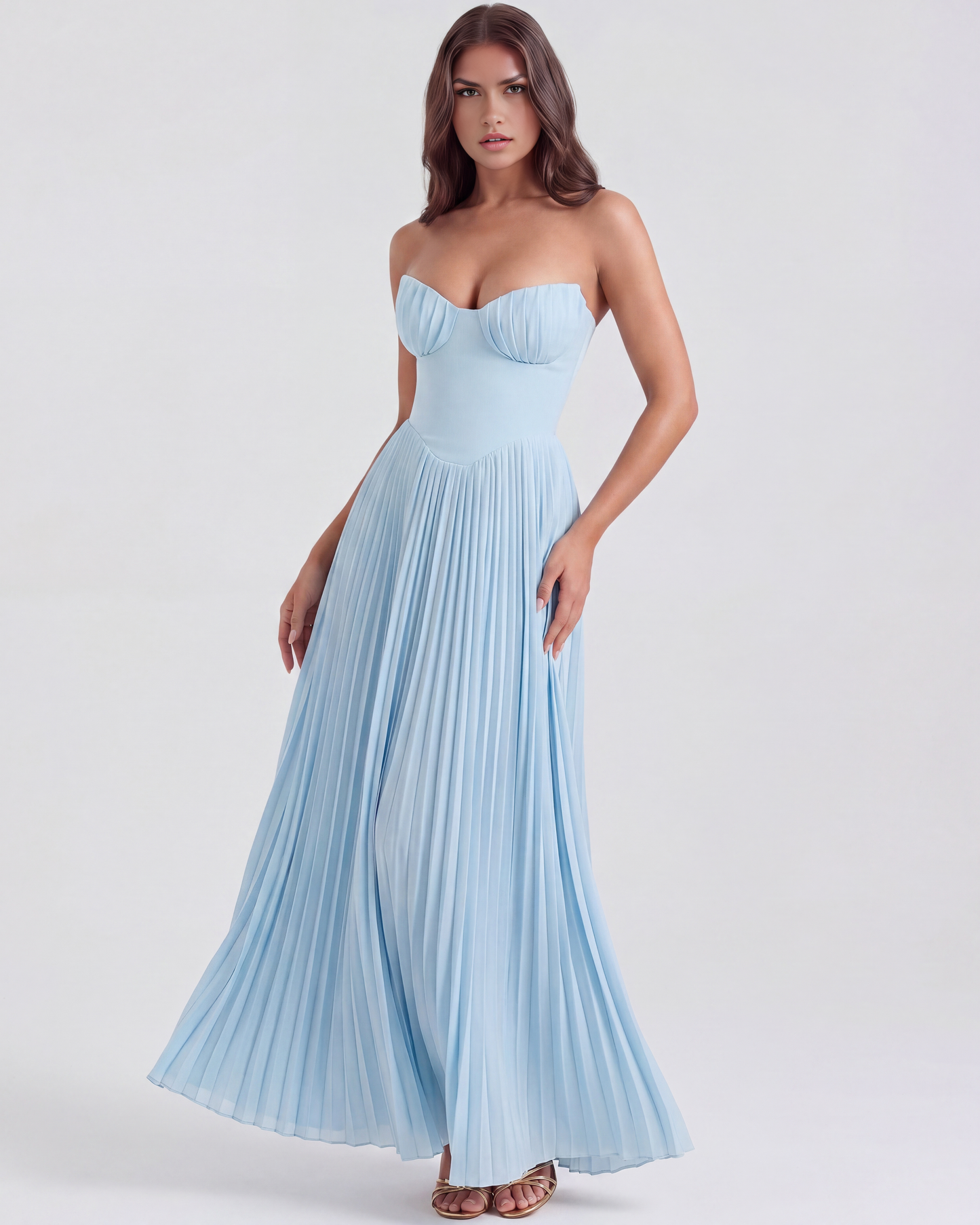 Langes plissiertes Kleid mit trägerlosem Ausschnitt