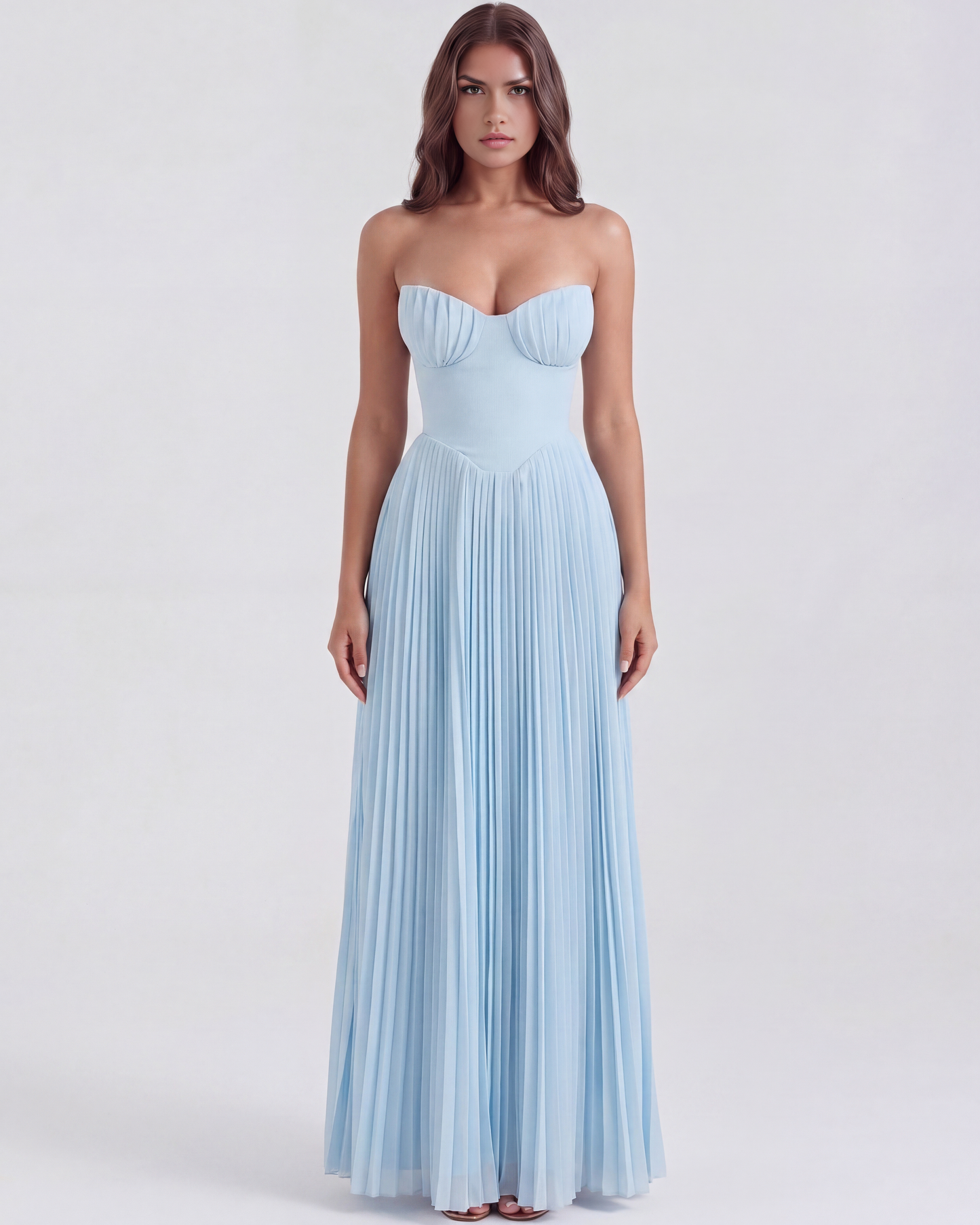 Langes plissiertes Kleid mit trägerlosem Ausschnitt