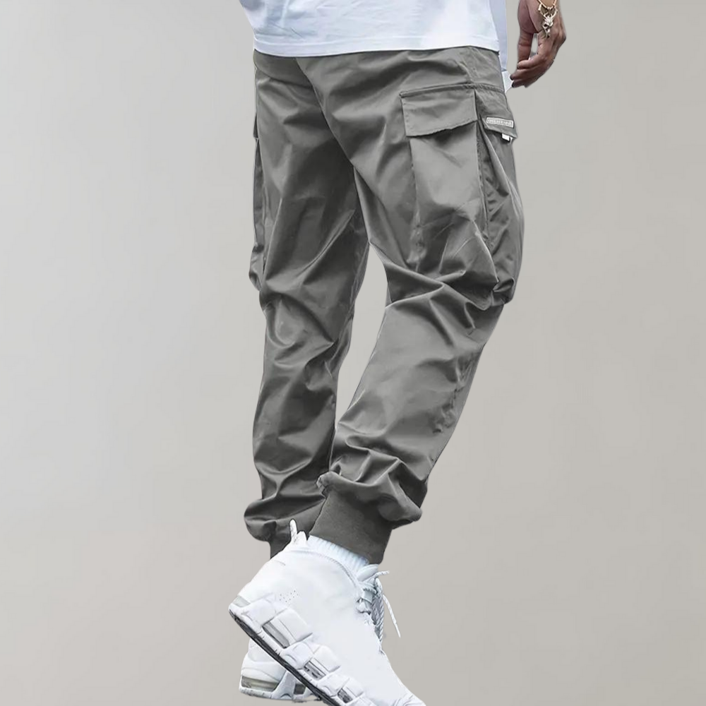 AlpenNord™ | Herren Cargo Jogginghose – Lila Streetwear-Hose mit Reißverschlusstaschen & Bündchen
