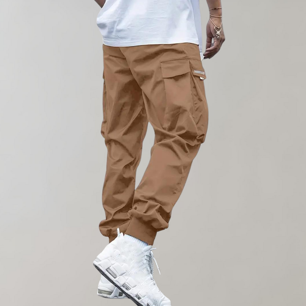 AlpenNord™ | Herren Cargo Jogginghose – Lila Streetwear-Hose mit Reißverschlusstaschen & Bündchen