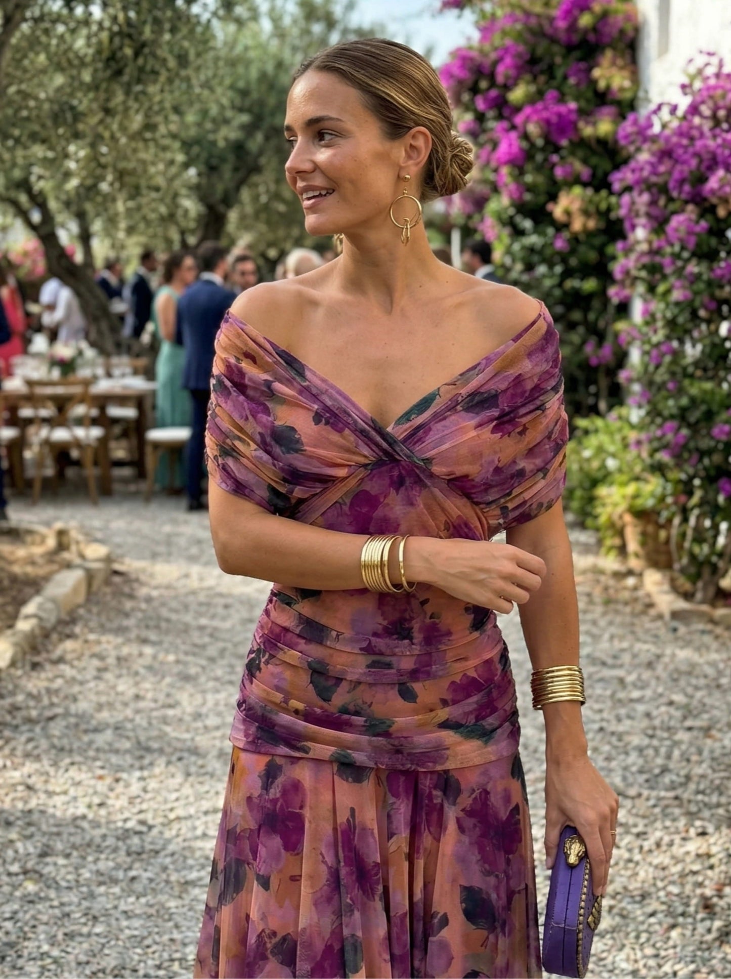 Langes Kleid mit V-Ausschnitt