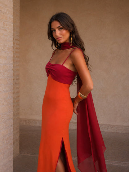 Zweifarbiges, drapiertes langes Kleid