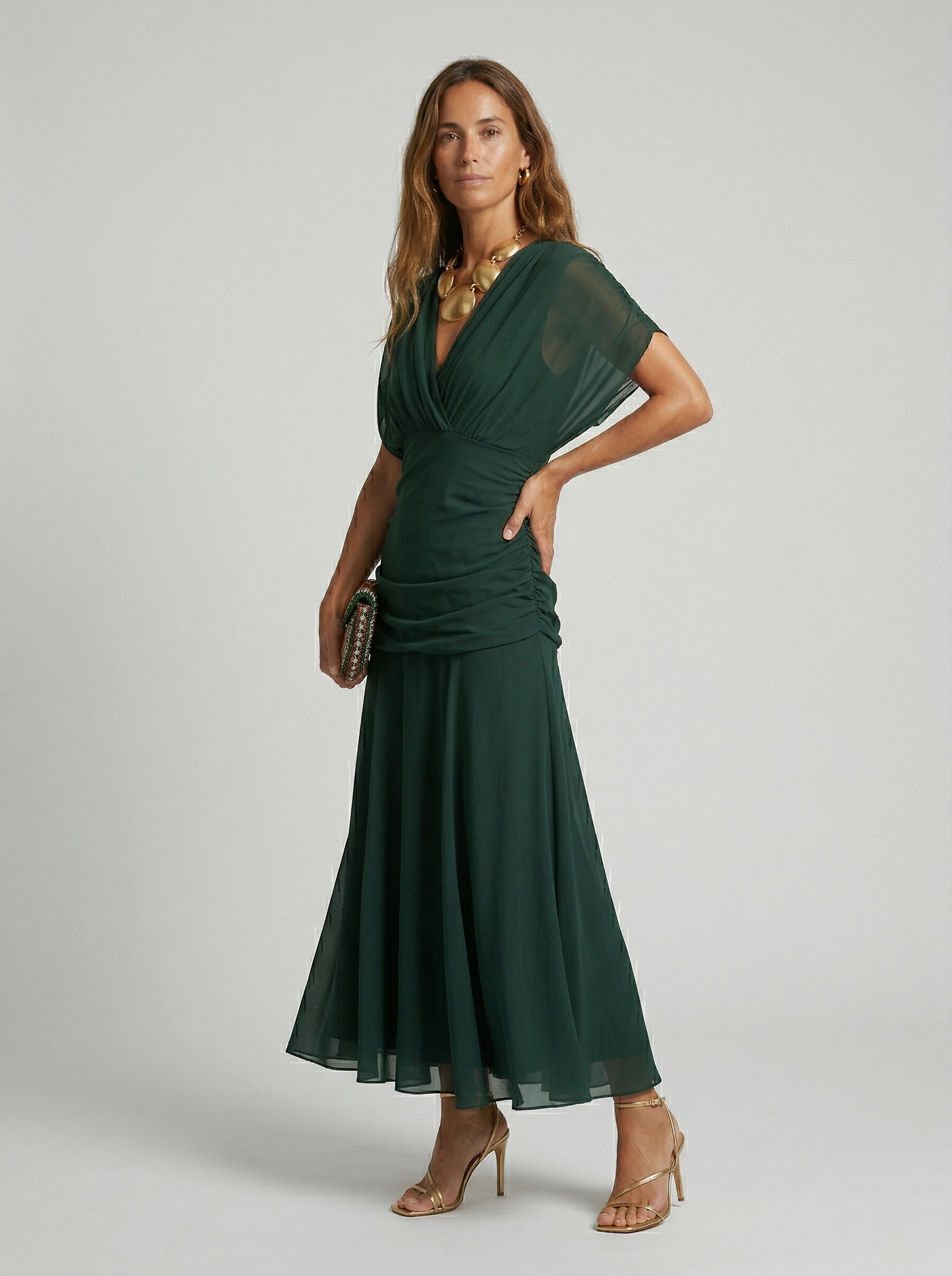 Langes Kleid mit V-Ausschnitt