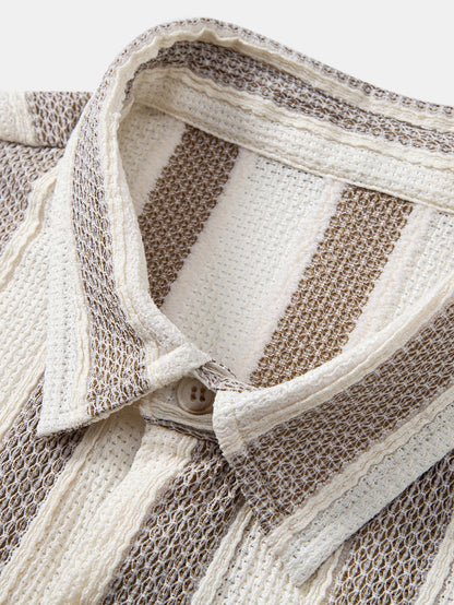 Texturierte gestreifte Hemdbluse & knittertexturierte gerade Beinhosen