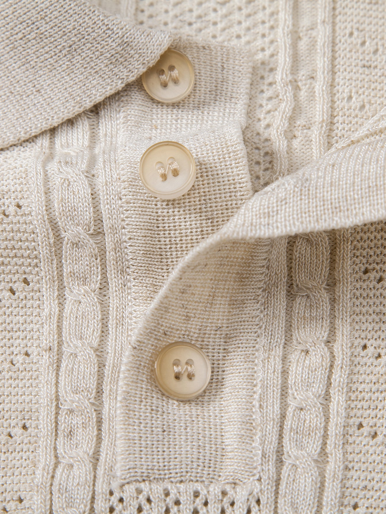 Leinenstrukturiertes Strickpolo & gerade geschnittene Leinenhose