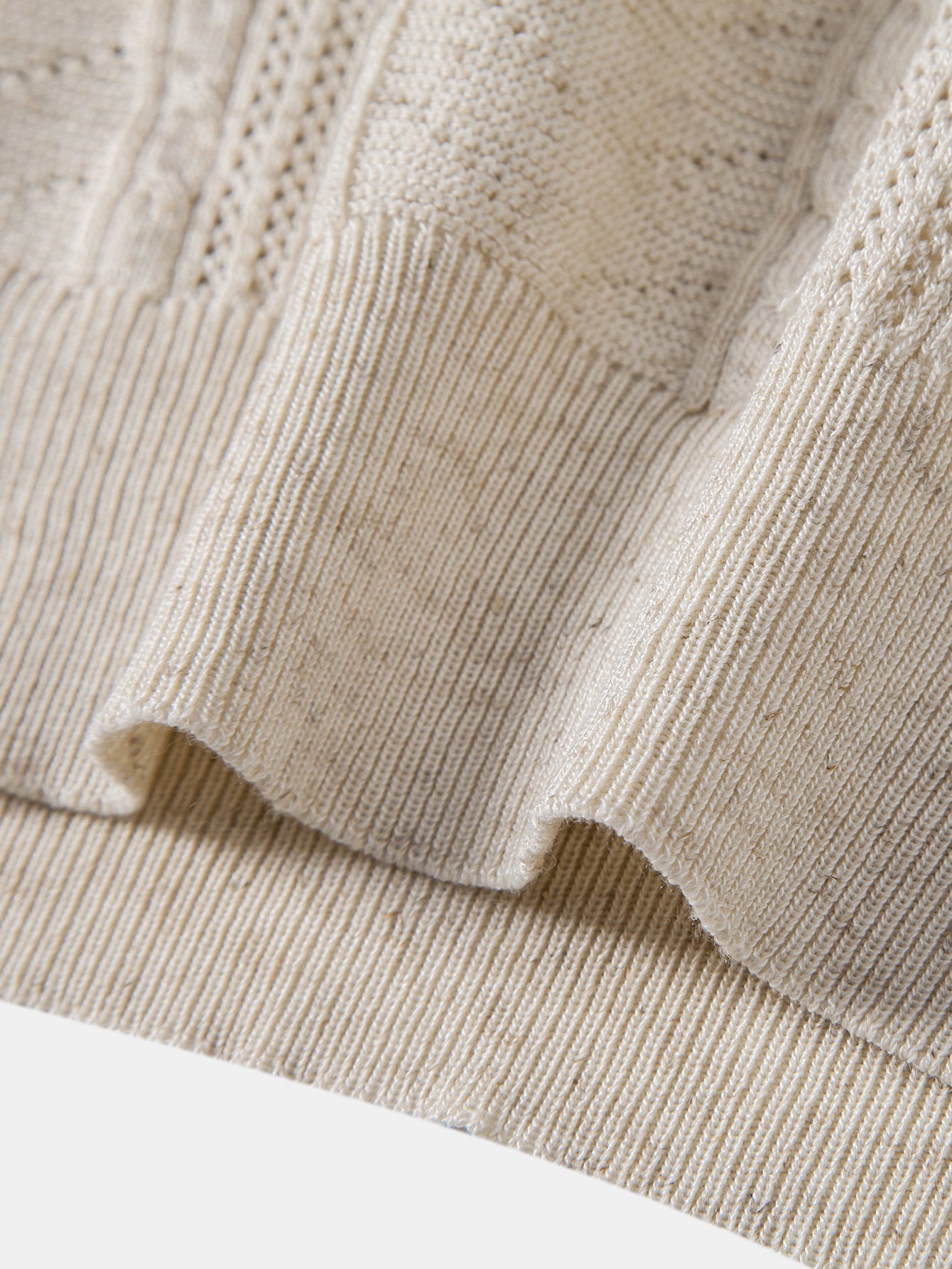 Leinenstrukturiertes Strickpolo & gerade geschnittene Leinenhose